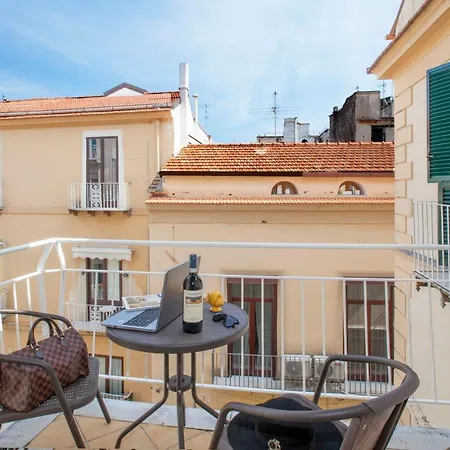 Pensión Yourhome - Lidia & 4*