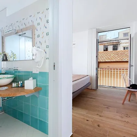 Pensión Yourhome - Lidia & 4*