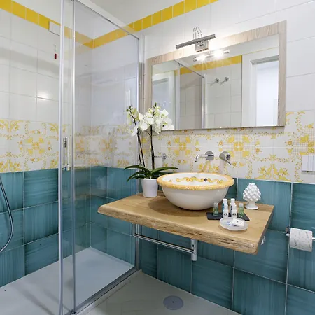 Pensión Yourhome - Lidia &