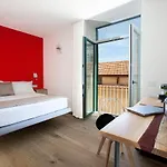 Yourhome - Lidia & Πανσιόν 4*