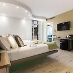 Πανσιόν Yourhome - Lidia & 4*