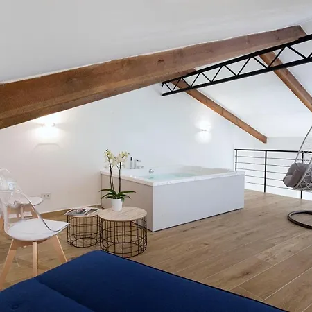 Yourhome - Lidia &