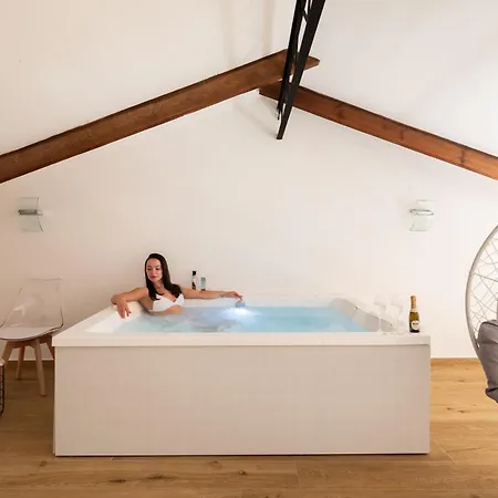 Yourhome - Lidia &