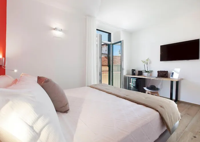 Pensión Yourhome - Lidia & 4*